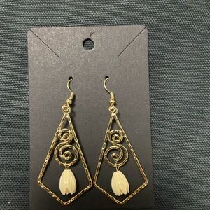 Pikake Flower Hamilton Gold Earrings (New)
